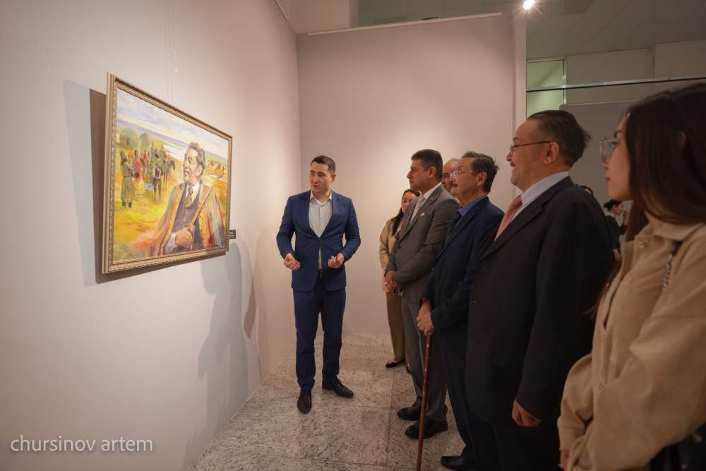 تۇلعالار بەينەلەنگەن كومپوزيتسيالار