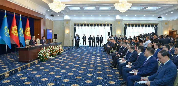 قاسىم-جومارت توقاەۆ پەن سادىر جاپاروۆ باق وكىلدەرى ءۇشىن بريفينگ وتكىزدى