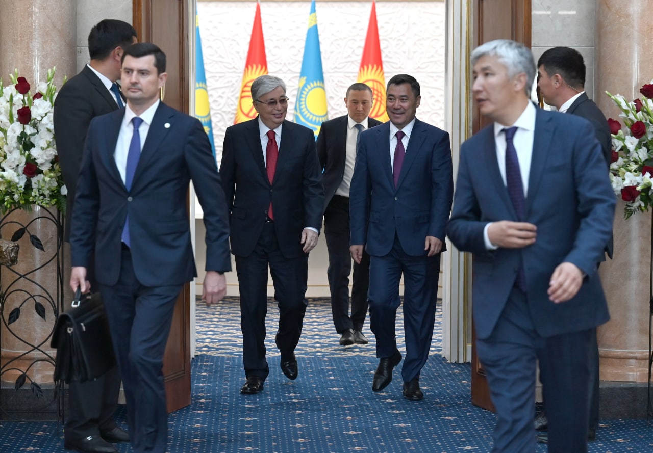 قازاقستان مەن قىرعىزستان پرەزيدەنتتەرى كەڭەيتىلگەن قۇرامدا كەلىسسوز جۇرگىزدى