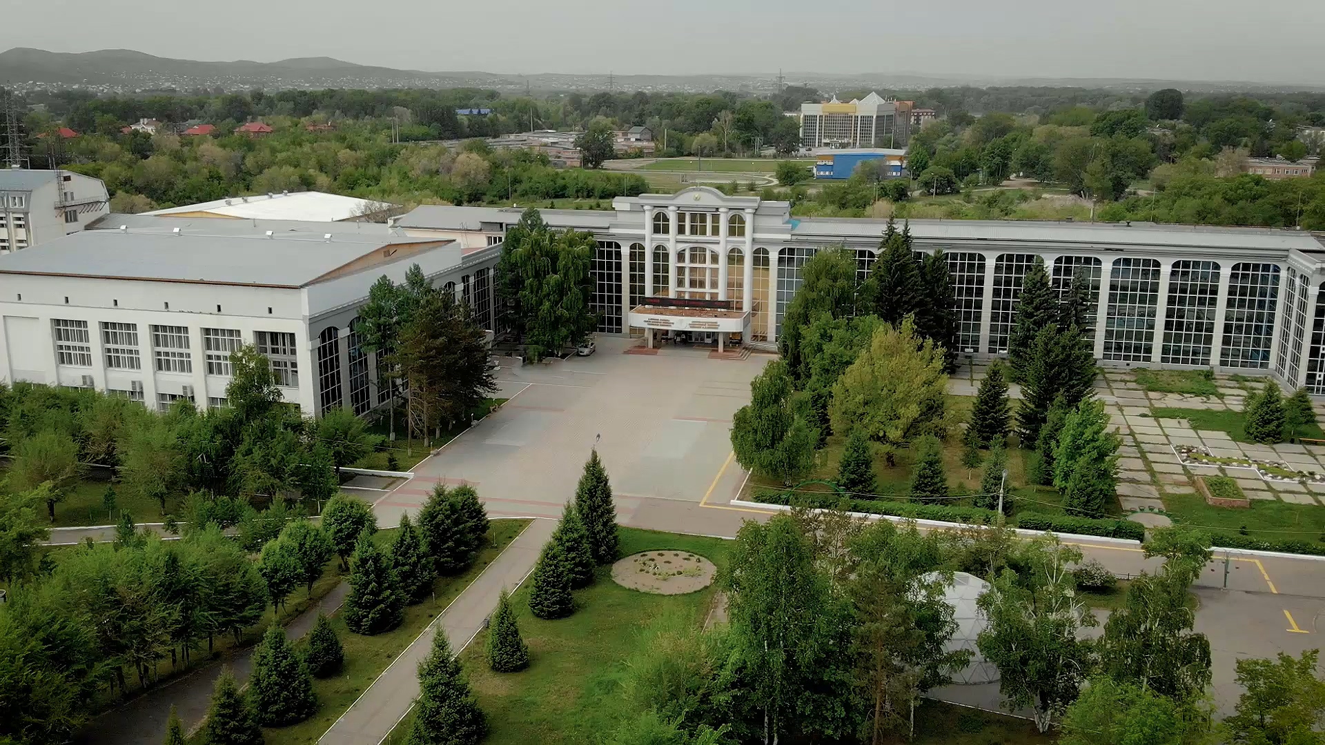 تۇلەكتەرى جۇمىسسىز قالمايتىن ۋنيۆەرسيتەت