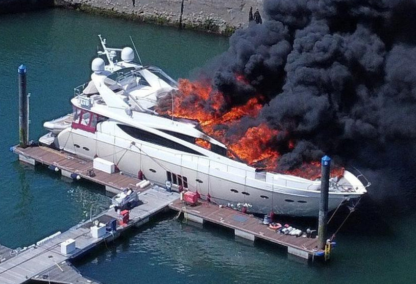 انگليادا قۇنى 6 ميلليون فۋنت ستەرلينگ تۇراتىن ياحتا ورتەنىپ كەتتى