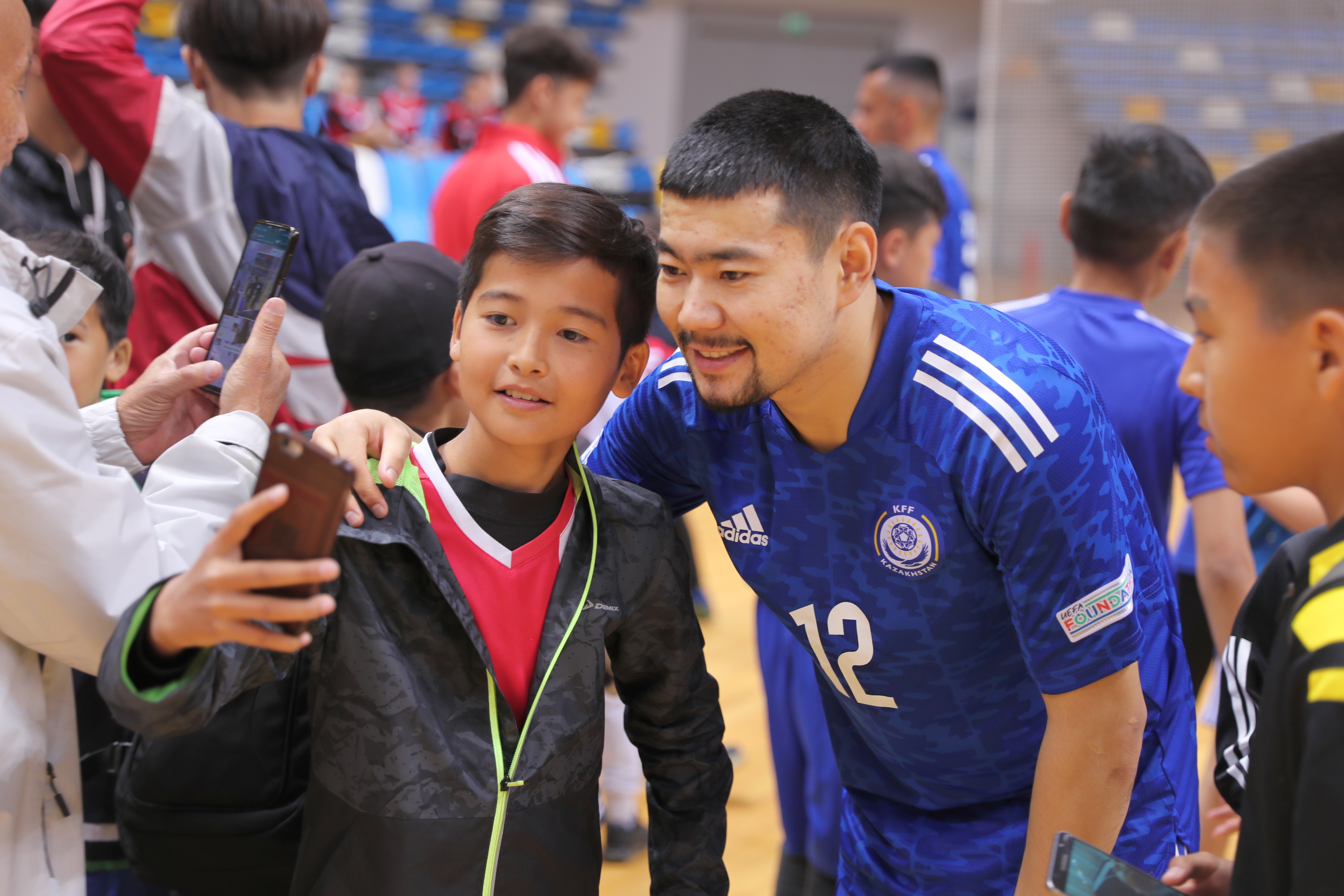 ۇلتتىق قۇراما كوشباسشىلارىمەن وينادى