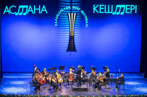 ەلوردالىق كونتسەرتتىڭ بىرىندە 250 جىل بۇرىنعى وقيعا قايتالاندى