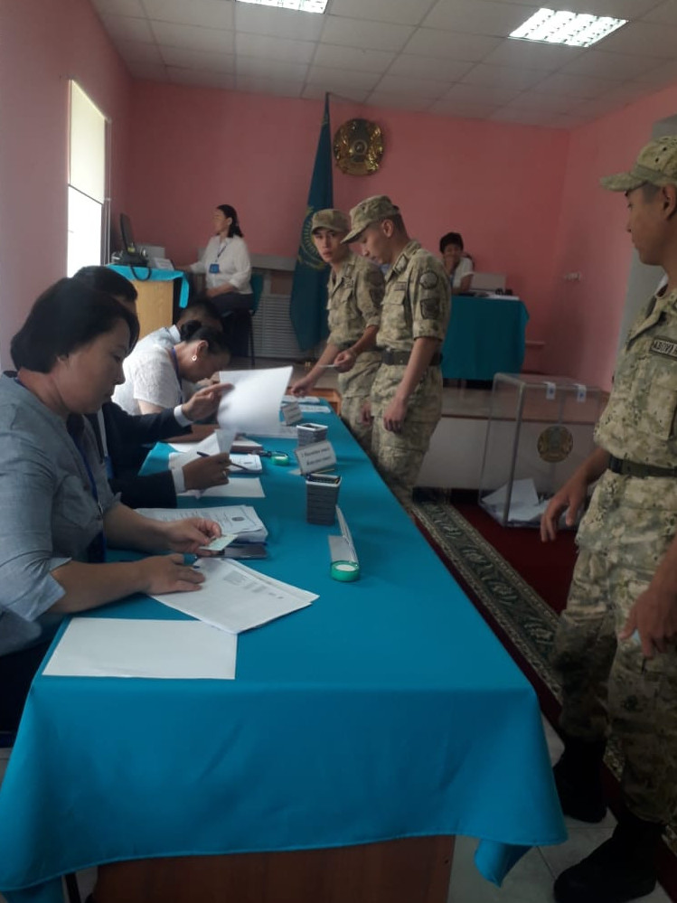 شەكارا قىزمەتىنىڭ ۇجىمى داۋىس بەردى