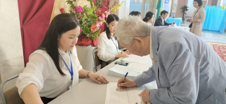 ايگىلى جەلاياق ءامين تۇياقوۆ اتىراۋدا داۋىس بەردى