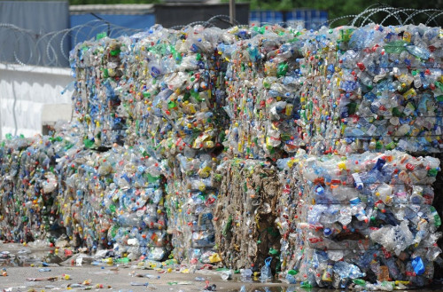 پلاستيك بوتەلكەلەر مەن قالدىقتاردى شەتەلگە شىعارۋعا تىيىم سالىنادى