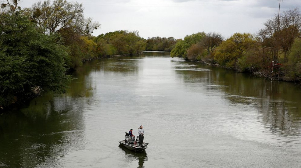 كاليفورنيالىق زاڭگەرلەر سۋدى ۇنەمدەۋ جولىن قاراستىرىپ جاتىر