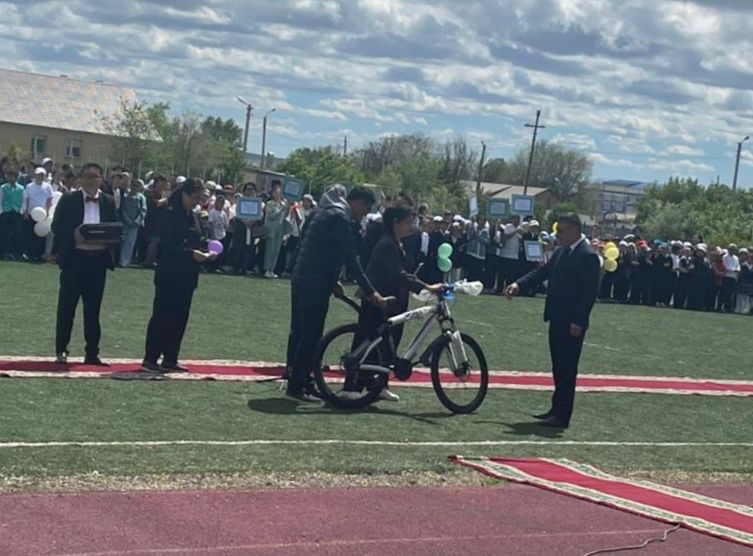 شەت اۋدانىندا ۇزدىك بالالار ۆەلوسيپەد ءمىندى