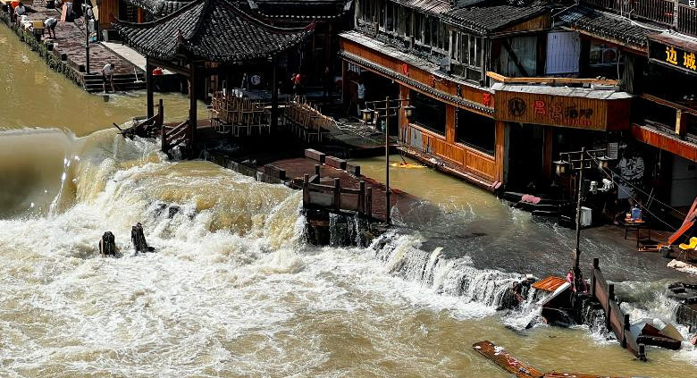 قىتايدا تولاسسىز جاۋعان جاڭبىردان 25 ادام كوز جۇمدى