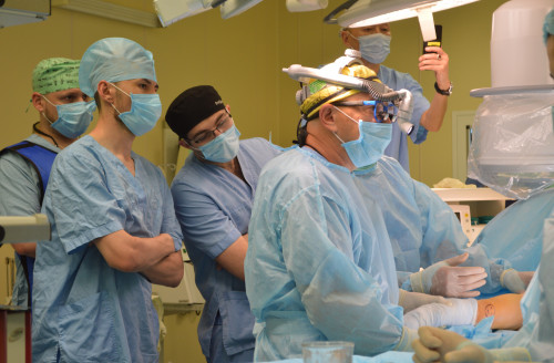 بەلگىلى ورتوپەد تۋا ءبىتتى جامباس بۋىنىنىڭ شىعۋى بويىنشا شەبەرلىك ساعاتىن وتكىزدى