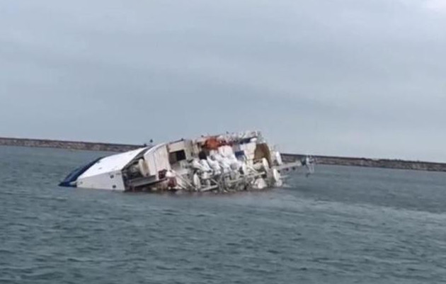 16 مىڭ قوي تيەلگەن كەمە قىزىل تەڭىزگە باتىپ كەتتى