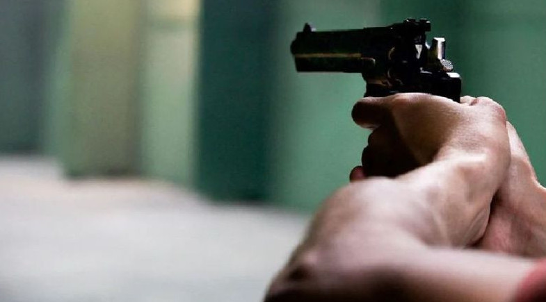 تەحاستا بەلگىسىز بىرەۋ بالالار لاگەرىندە اتىس شىعاردى