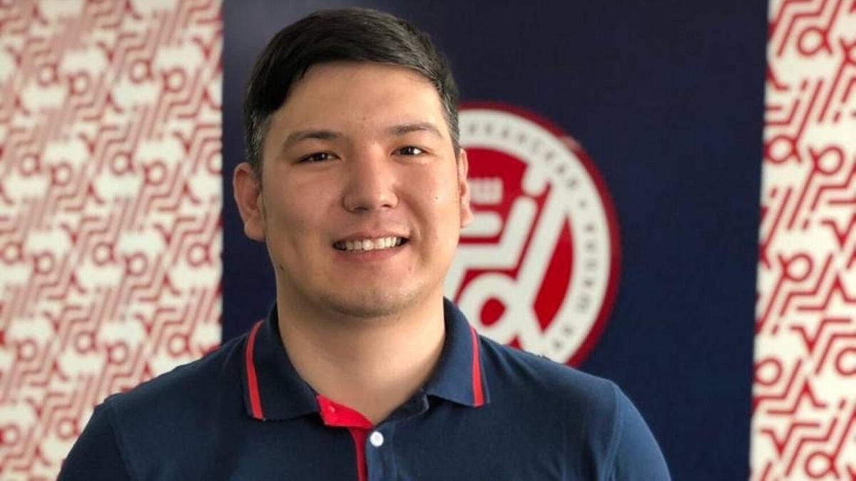 قازاقستاندىق مۇعالىم – Apple كومپانياسىنىڭ ترەنەرى