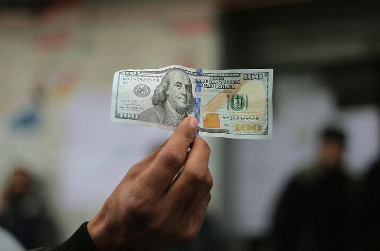 دوللار قىمباتتادى