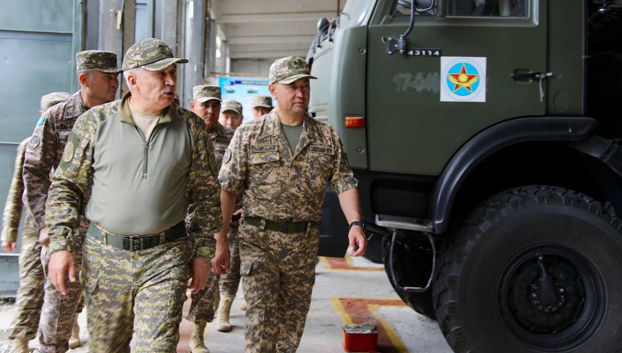 گارنيزوننىڭ جاي-كۇيىمەن تانىستى