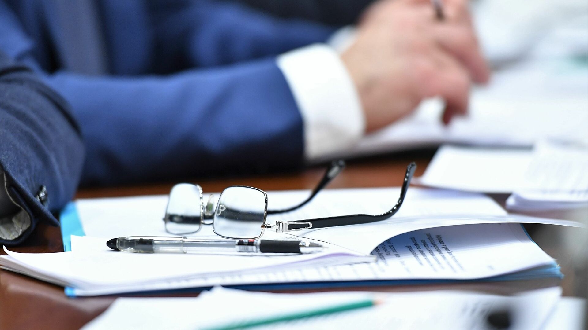 اۋداندىق ءماسليحات دەپۋتاتتارىمەن كەزدەستى