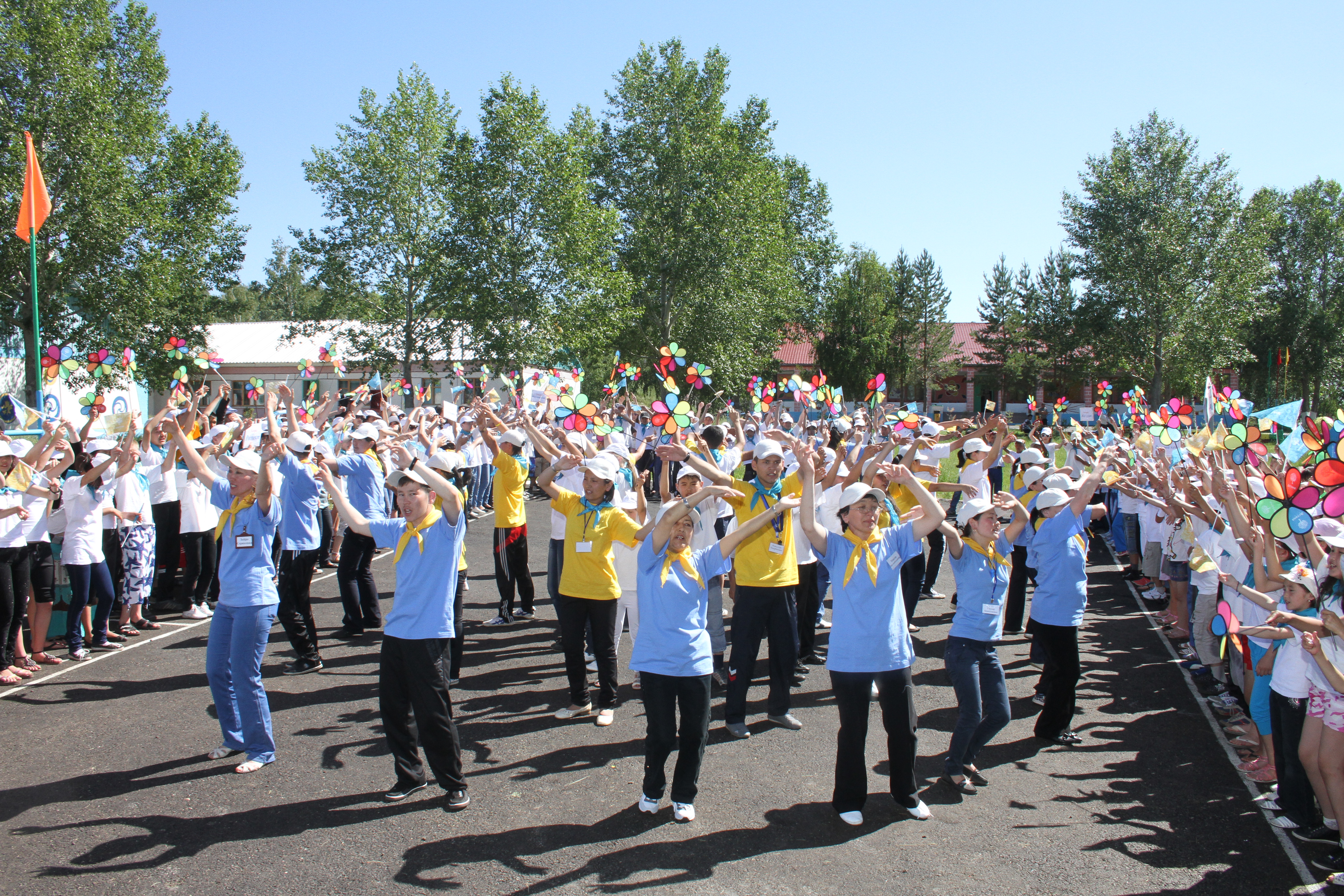 لاگەردەگى دەمالىس شاتتىق سىيلايدى