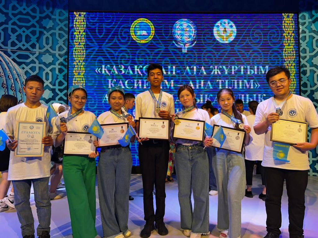 قانداس جاستار تۇركىستاندا ءبىلىم جارىستىردى