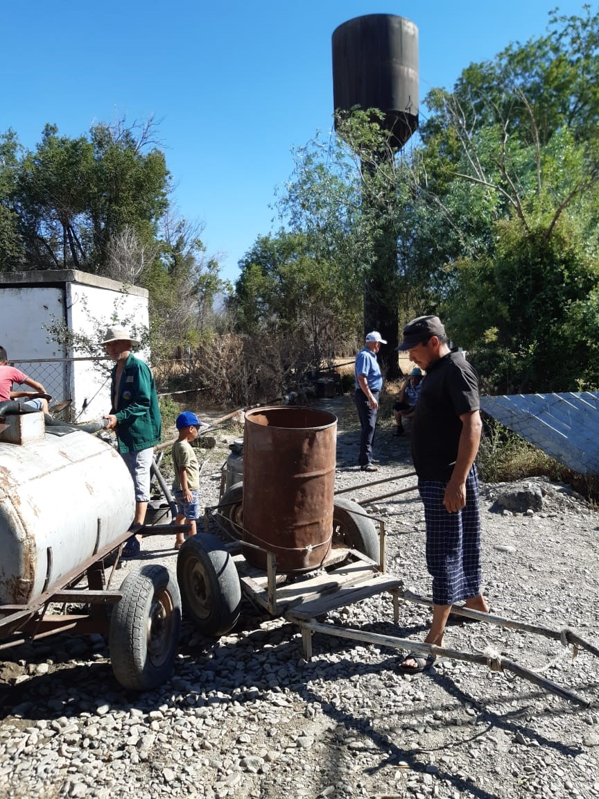 قىزىل قۇرت ارالاسقان سۋ ءىشىپ وتىر