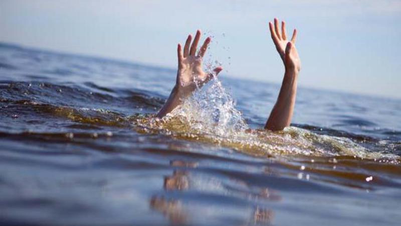 ەرتىسكە باتىپ بارا جاتقان ەر ادام قۇتقارىلدى