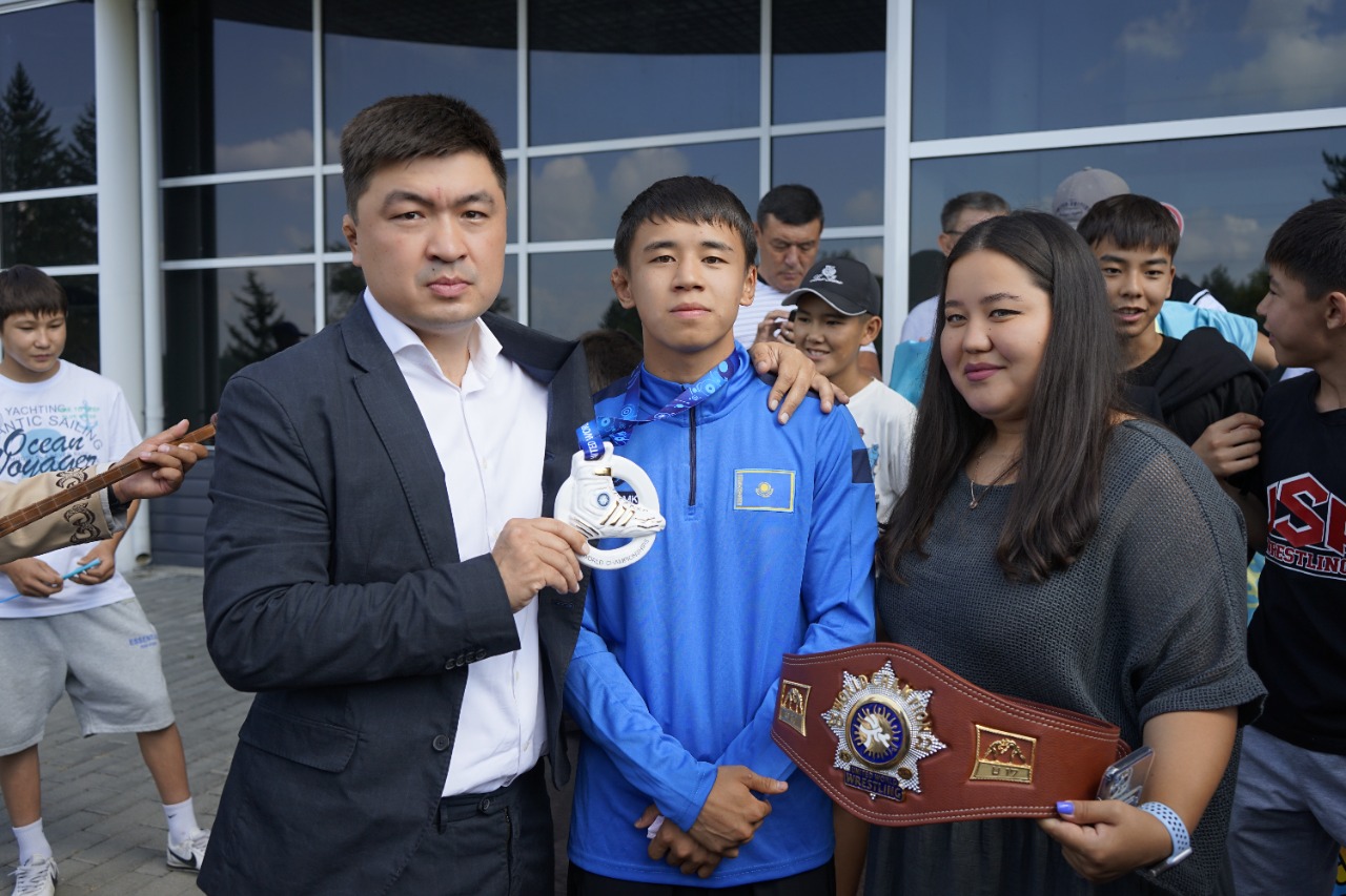 الەم چەمپيونىن قارسى الدى ەلى