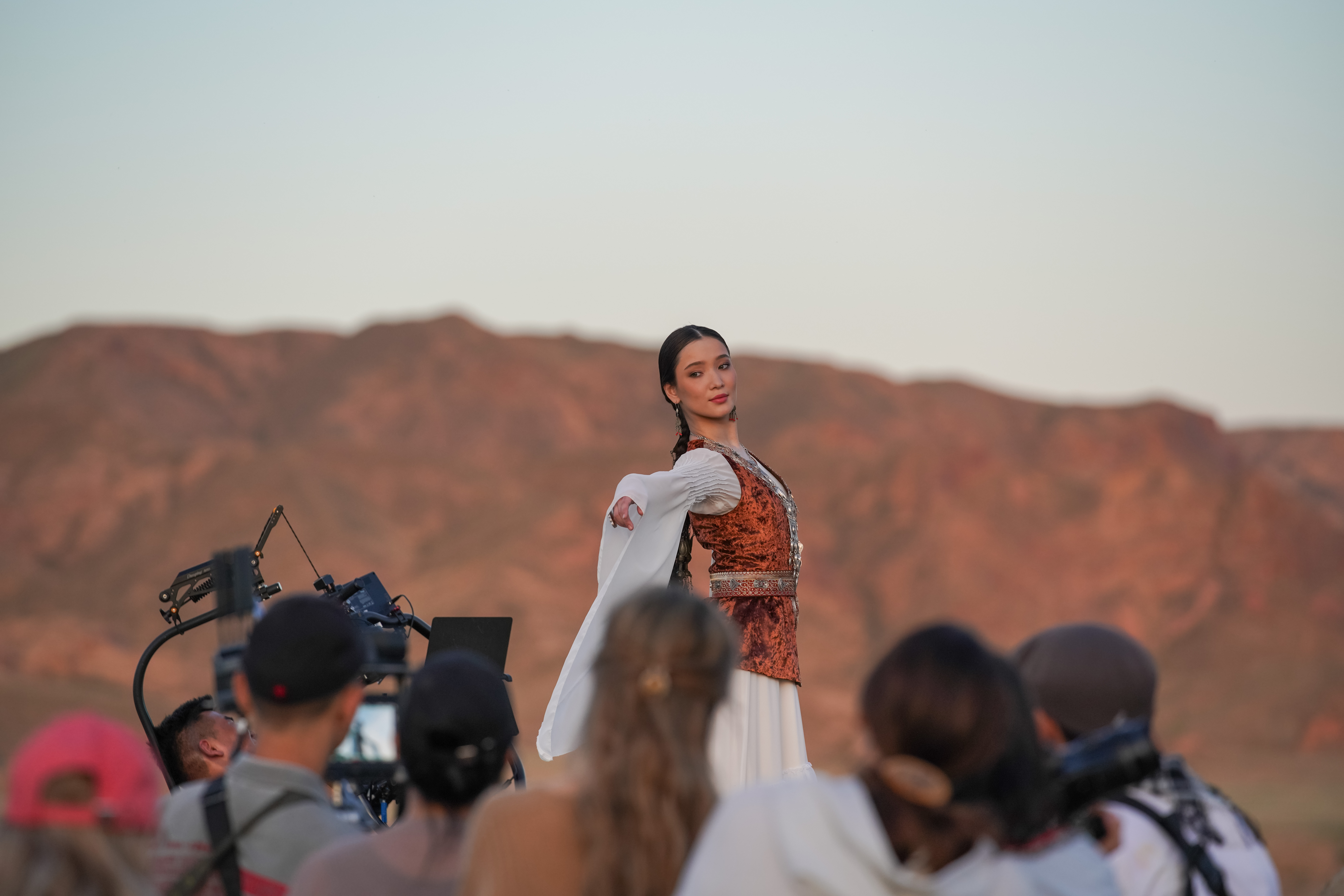 «جىبەك جولى» – تەلەنۇسقادا