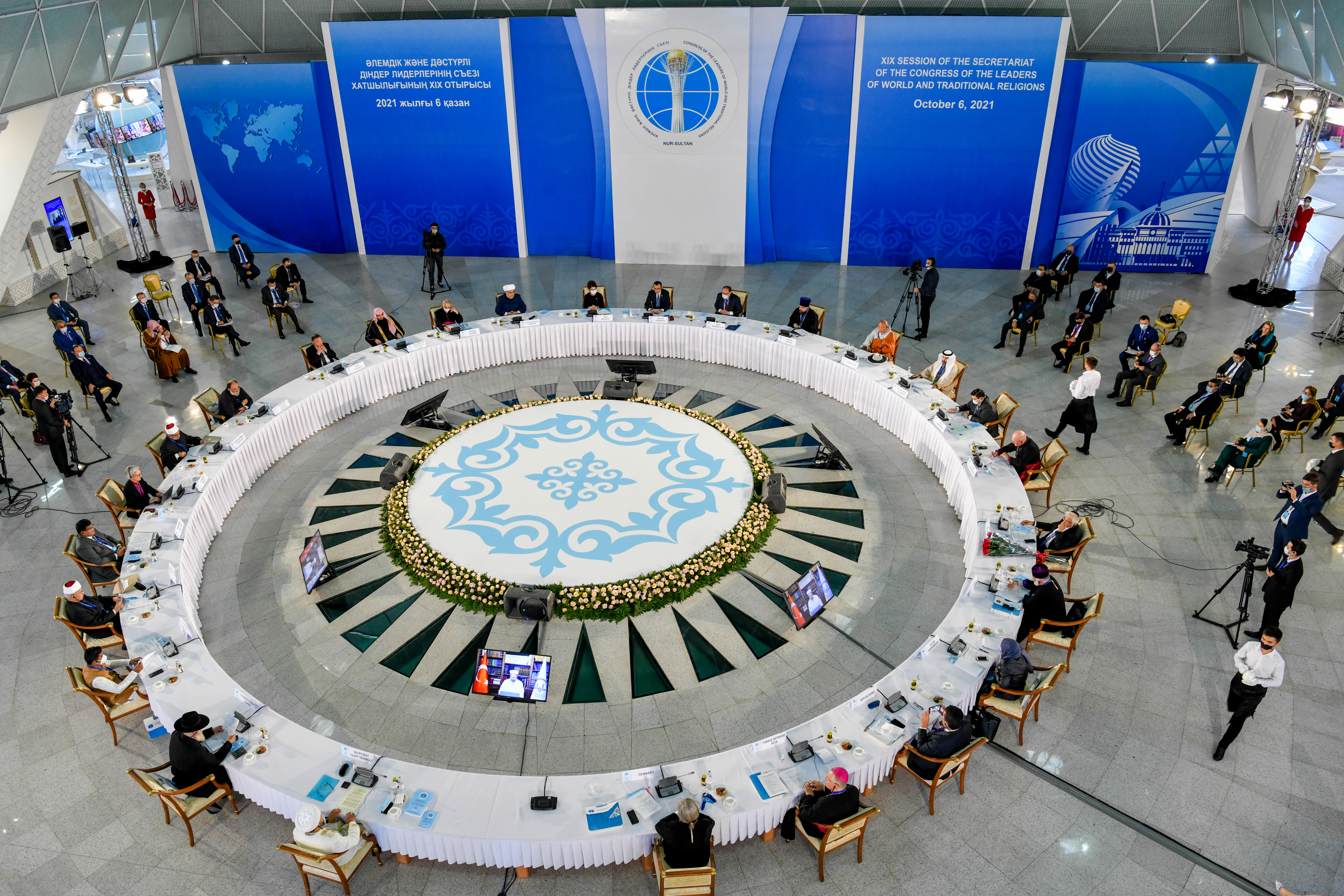 جەتىنشى سەزدىڭ ارقالاعان جۇگى قانداي؟