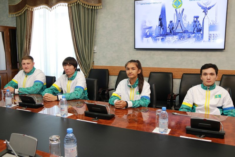 جۇلدەگەرلەردىڭ ءجۇزى جارقىن