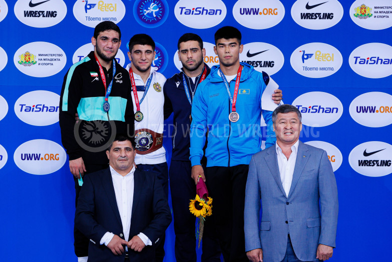 الەمدىك دودادا جەتى جۇلدە بۇيىردى