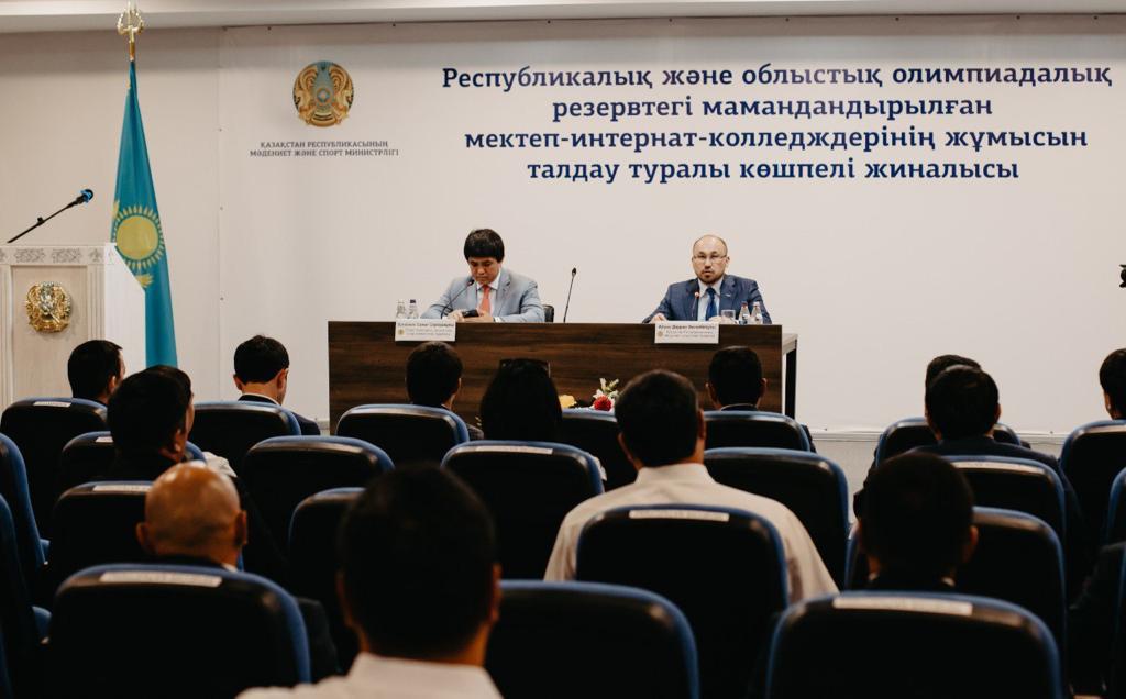 سپورت سالاسى قىزمەتكەرلەرىن ماراپاتتادى