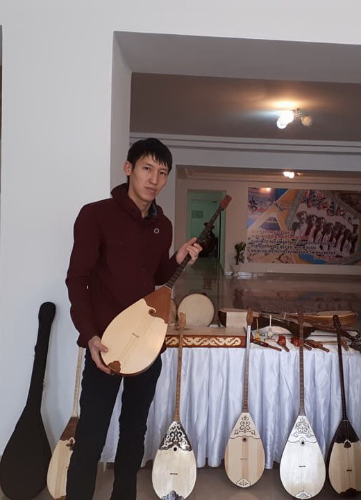 دومبىرا جاساۋدىڭ شەبەرى