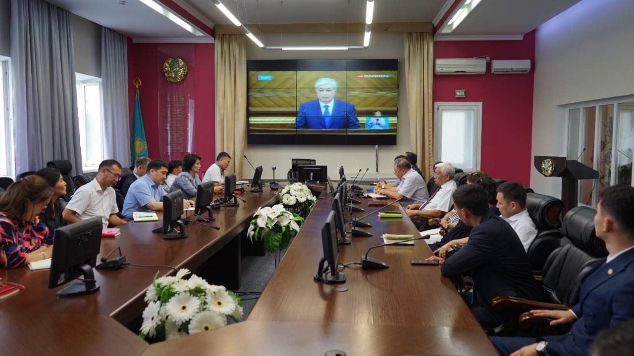 جاڭگىر حان ستۋدەنتتەرى جاڭارۋدى قولدايدى