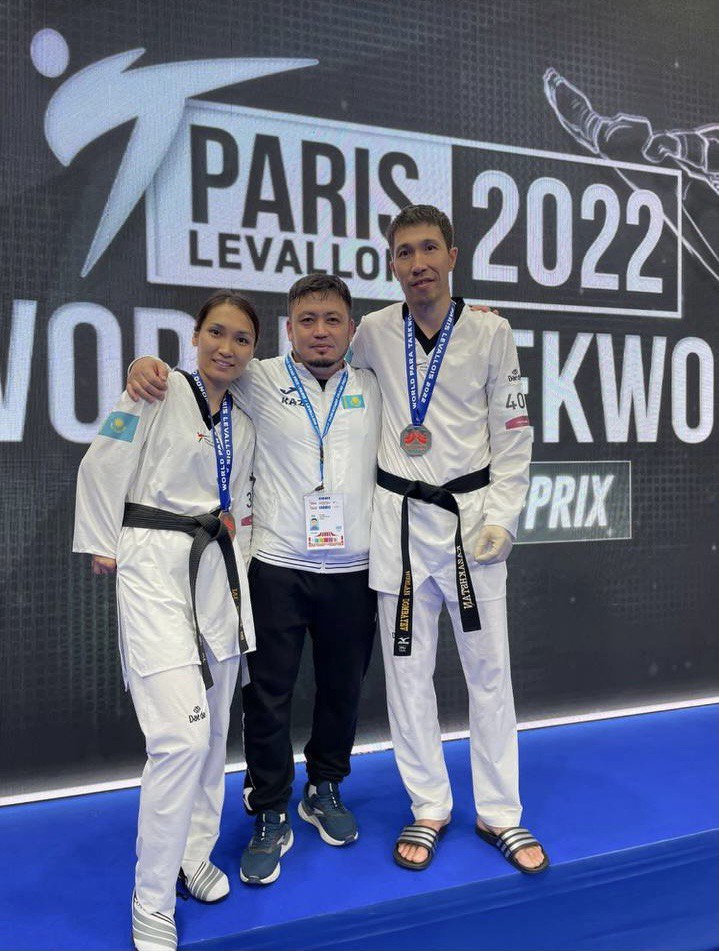 پاريجدە ءۇش جۇلدە جەڭىپ الدى