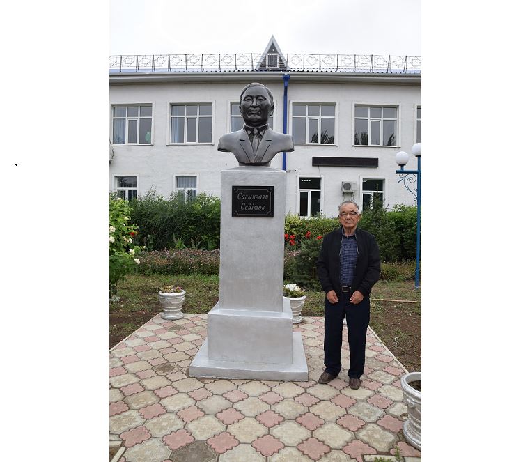 قاندىقتان شىققان قالامگەر