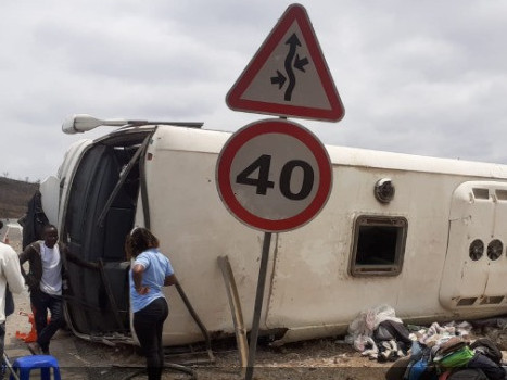 انگولادا ءىرى جول اپاتى بولدى