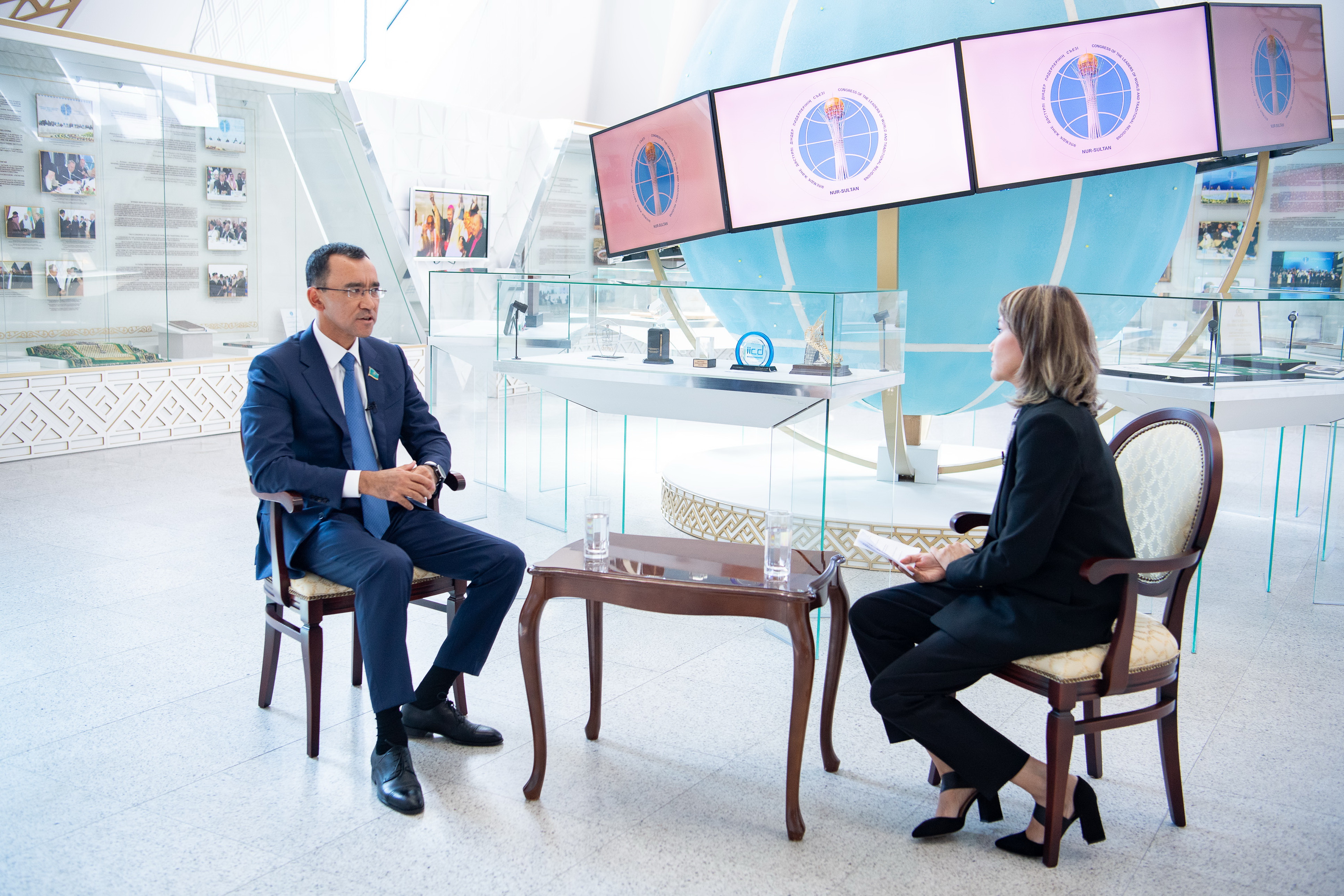 دىنارالىق ديالوگتى دامىتۋ الاڭى