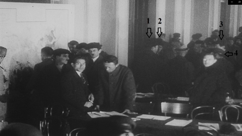 احمەت بايتۇرسىن ۇلى شاكىرتتەرىمەن بىرگە: 1 &ndash; احمەت بايتۇرسىن ۇلى,                        2 &ndash; ەلدەس ومار ۇلى, 3 &ndash; ءنازىر تورەقۇلوۆ, 4 &ndash; امىرە قاشاۋباەۆ