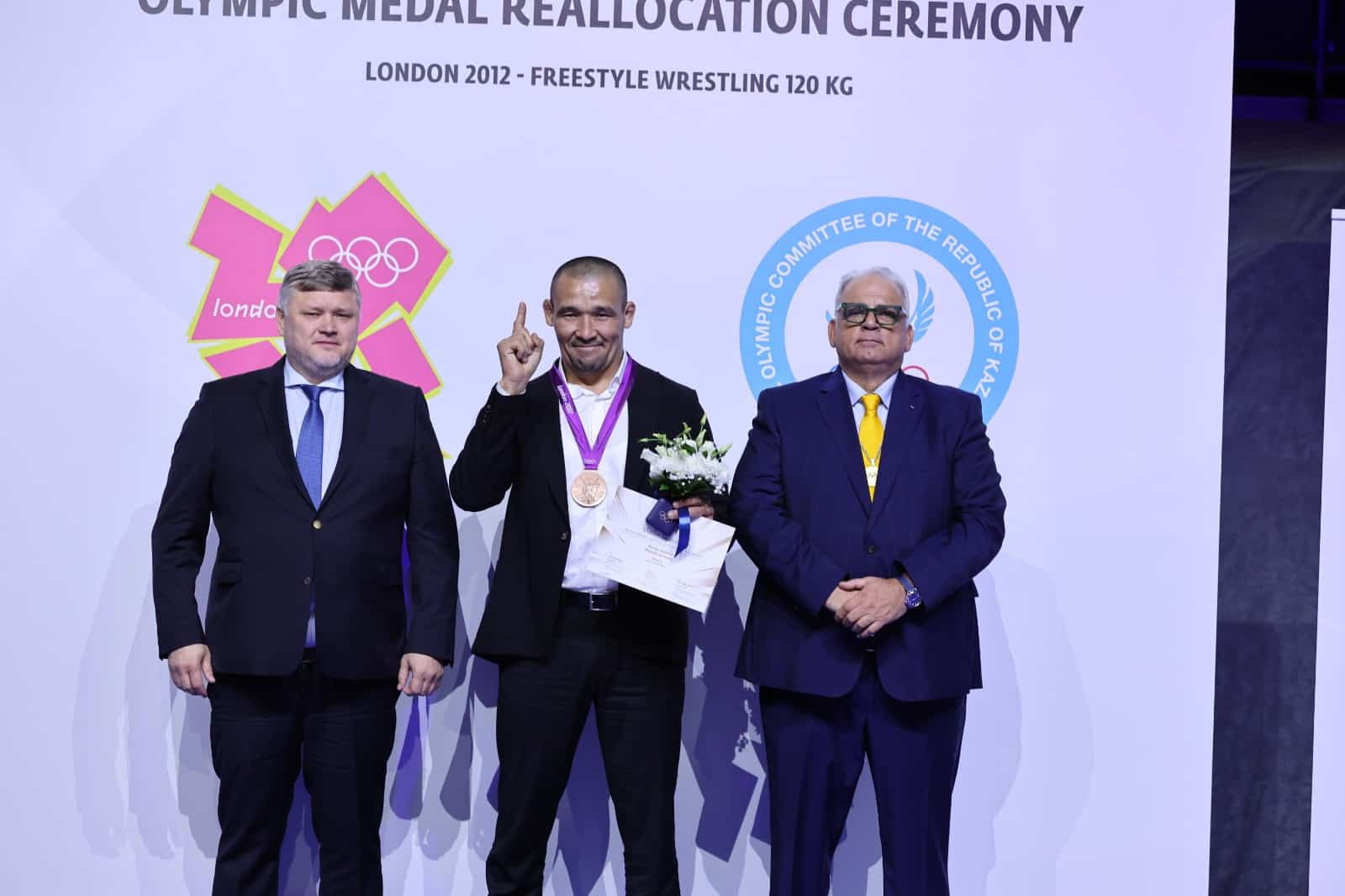 داۋلەتكە ءدان ريزامىز