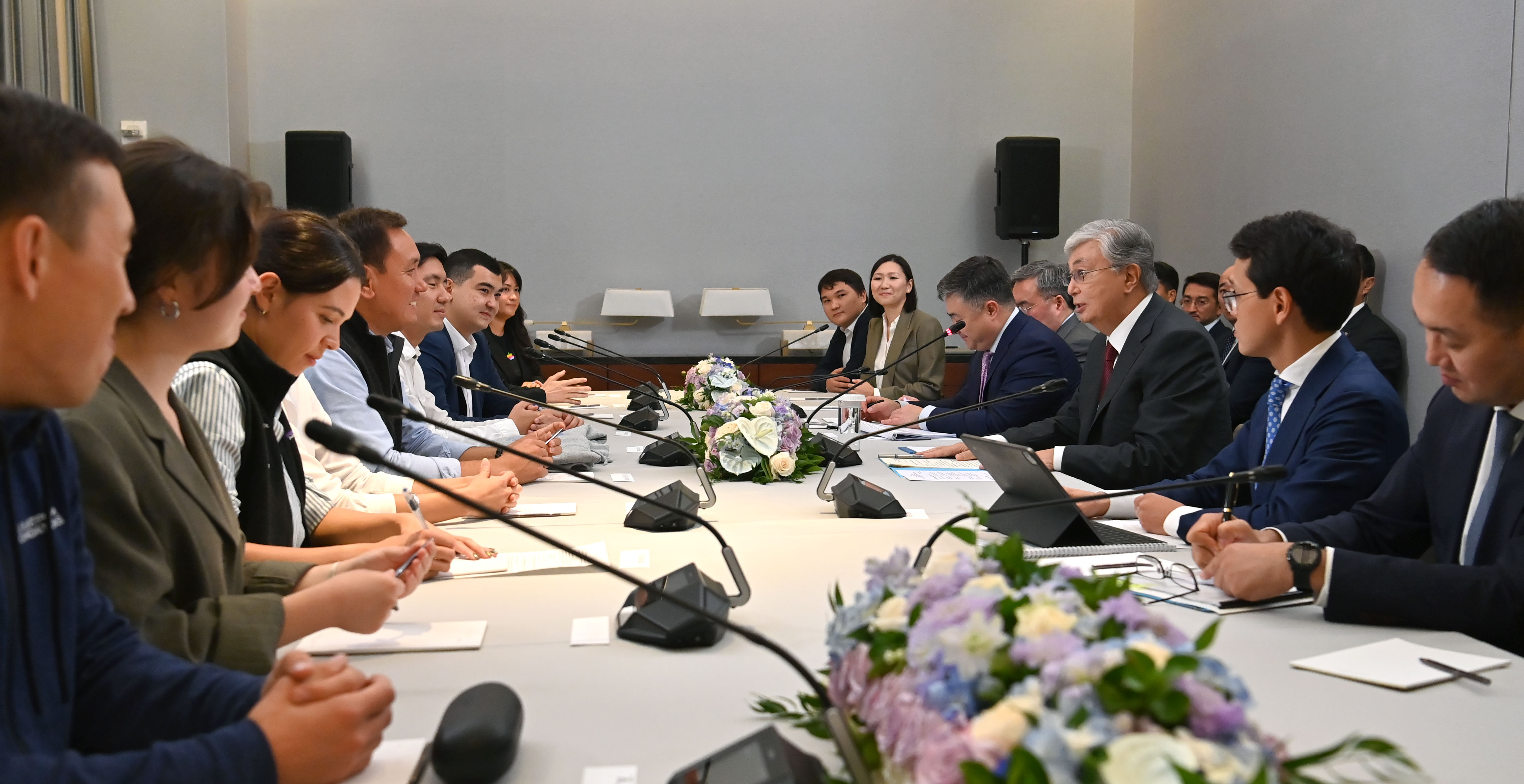 ولار وزىق كومپانيالاردا ەڭبەك ەتەدى