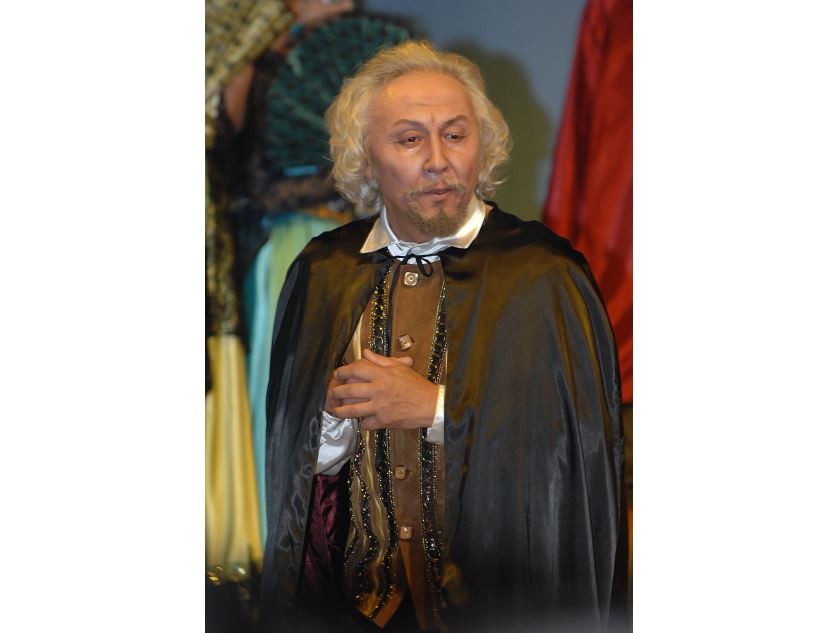 بولات ىبىراەۆ: تەاترداعى ۇلتتىق بولمىسىمىزدى جوعالتىپ المايىق