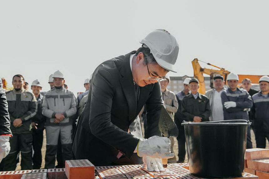 بۇل مەكتەپ وزگەلەردەن وزگەرەك