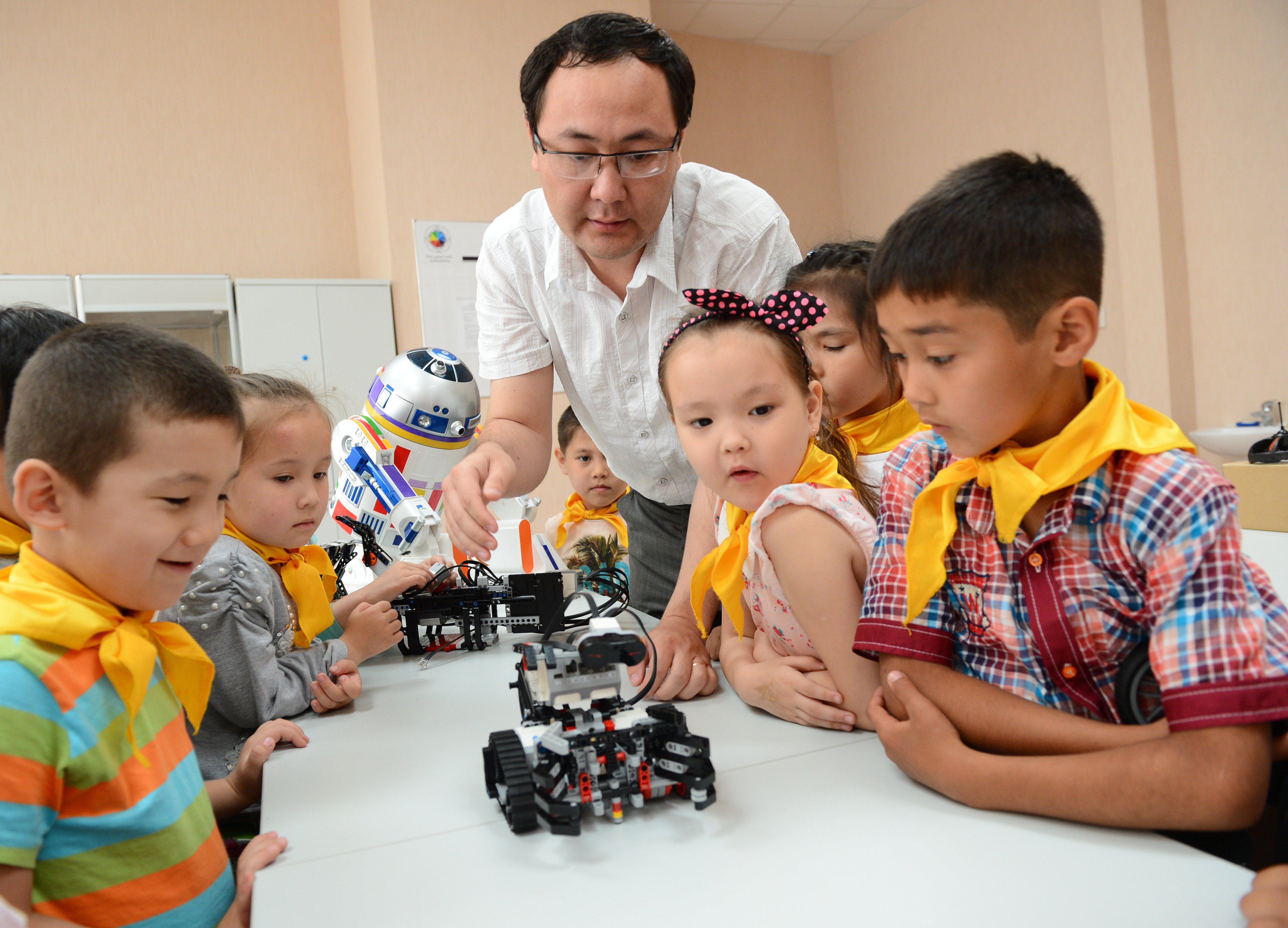 روبوتتەحنيكا كابينەتتەرىن جابدىقتايدى