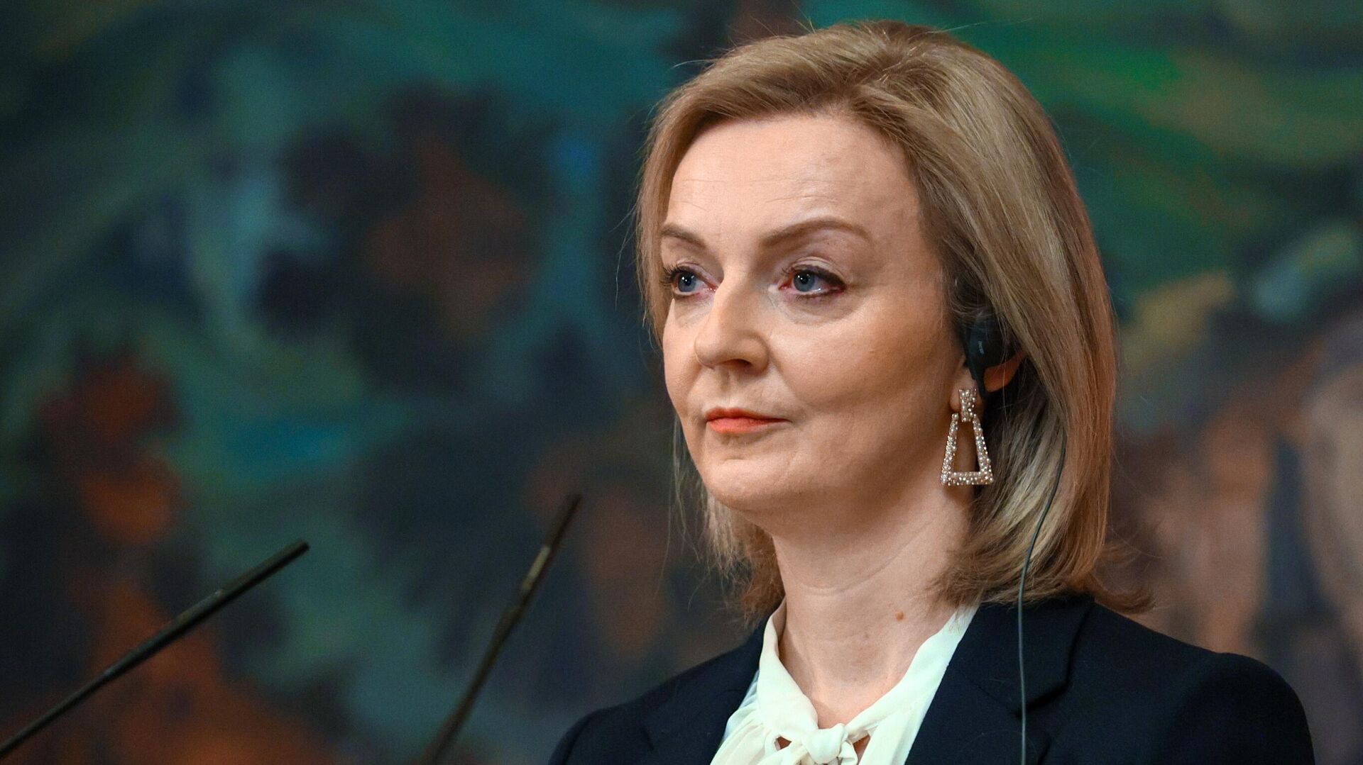 ليز تراسستىڭ رەيتينگى كۇرت تومەندەۋدە