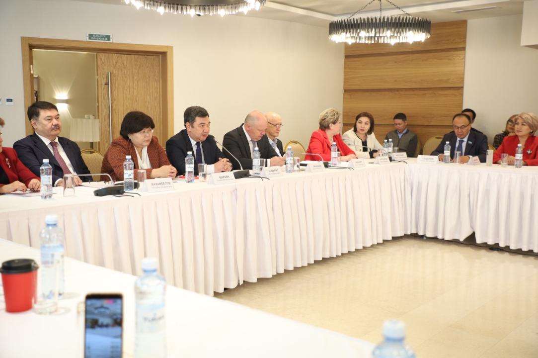 ازاماتتىق قوعام ءرولى تالقىلاندى