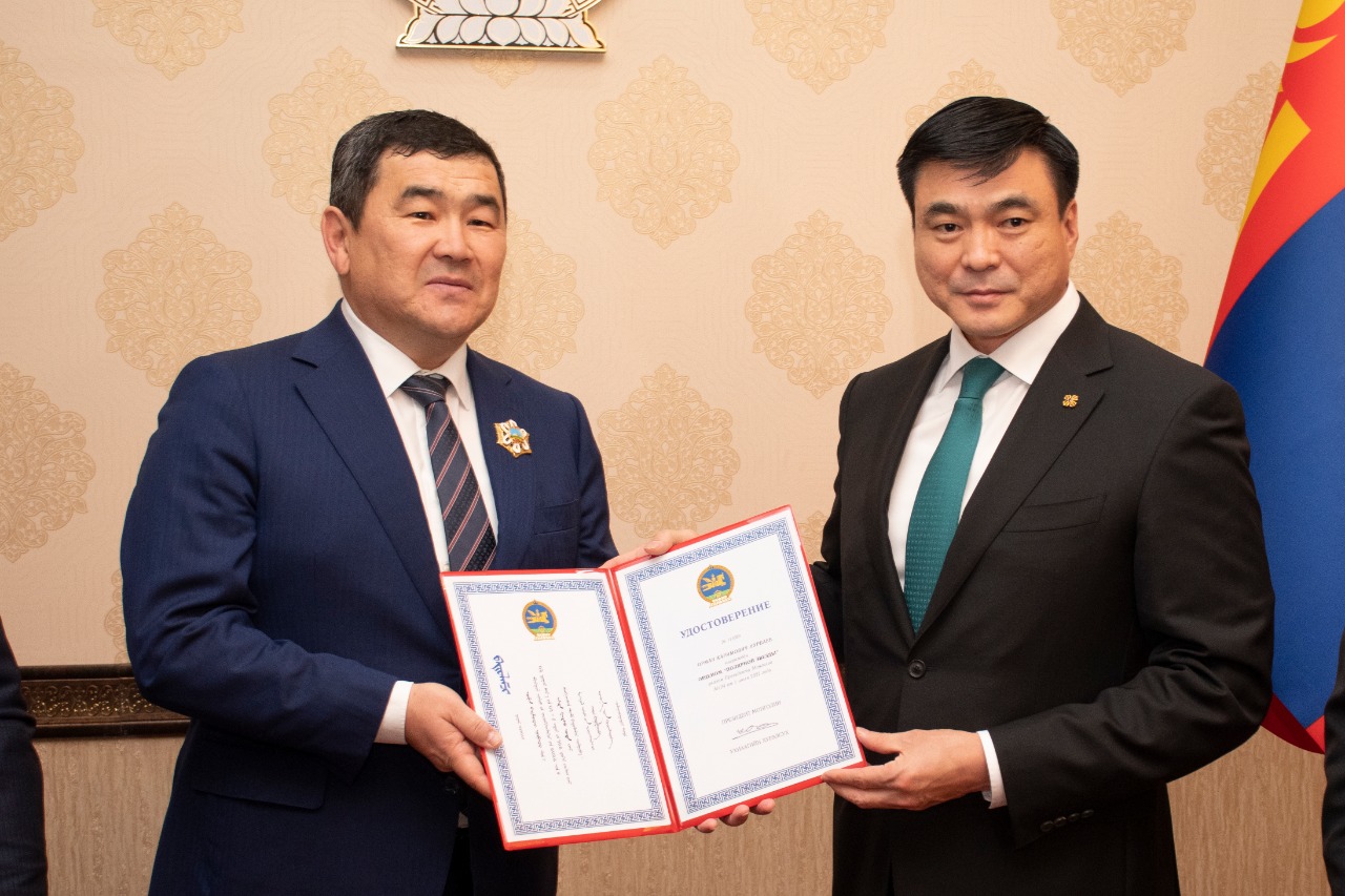 ەكى قازاقستاندىققا موڭعوليا پرەزيدەنتىنىڭ ماراپاتى تابىستالدى