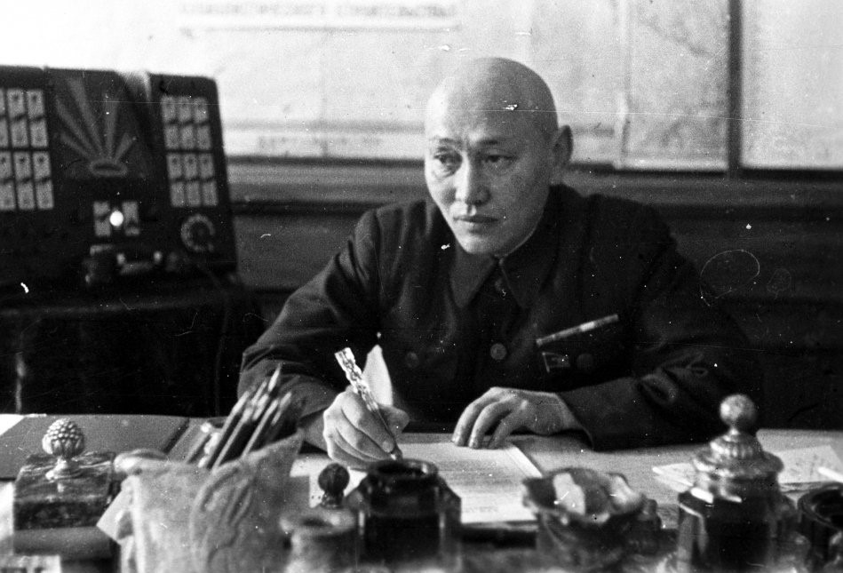 كۇردەلى كەزەڭدە ەل باسقارعان