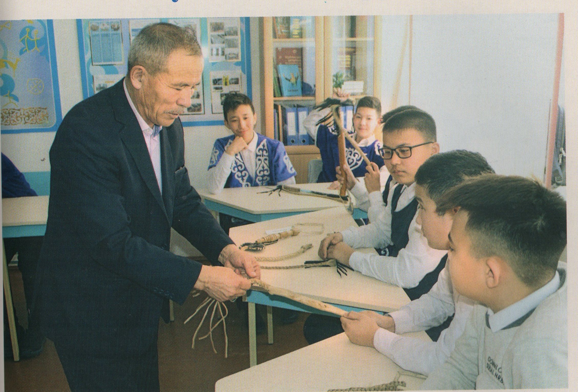 ونەردى تاجىريبەمەن ورنەكتەگەن