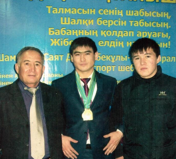 الىپ اۋىلدان شىعادى