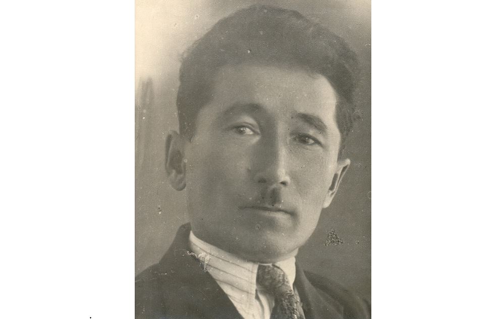 شينەل كيگەن قالامگەر