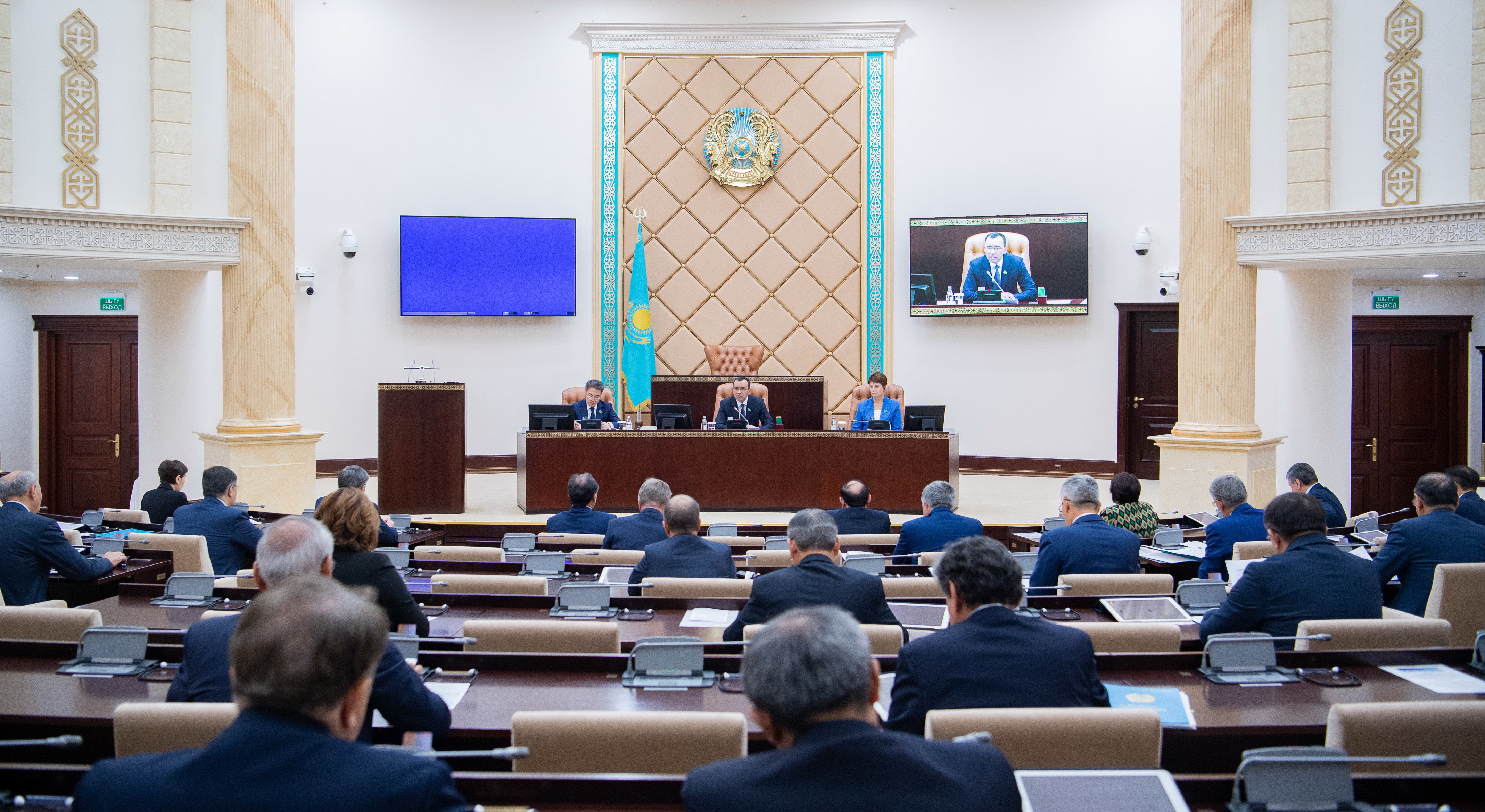 دەپۋتاتتىق ساۋال: توزعان قۇبىر, «قورعانسىز» قورعانىس ونەركاسىبى تۋرالى